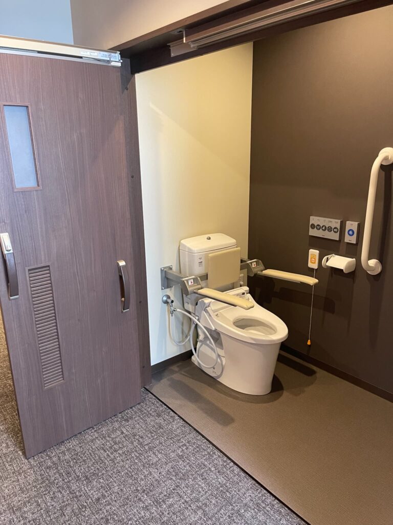 サービス付き高齢者向け住宅〈メディカルホーム四街道〉の居室設備　トイレ